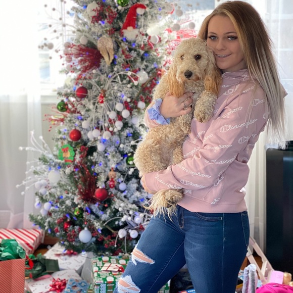 Meet your Posher, Bailee - Picture 3 of 4